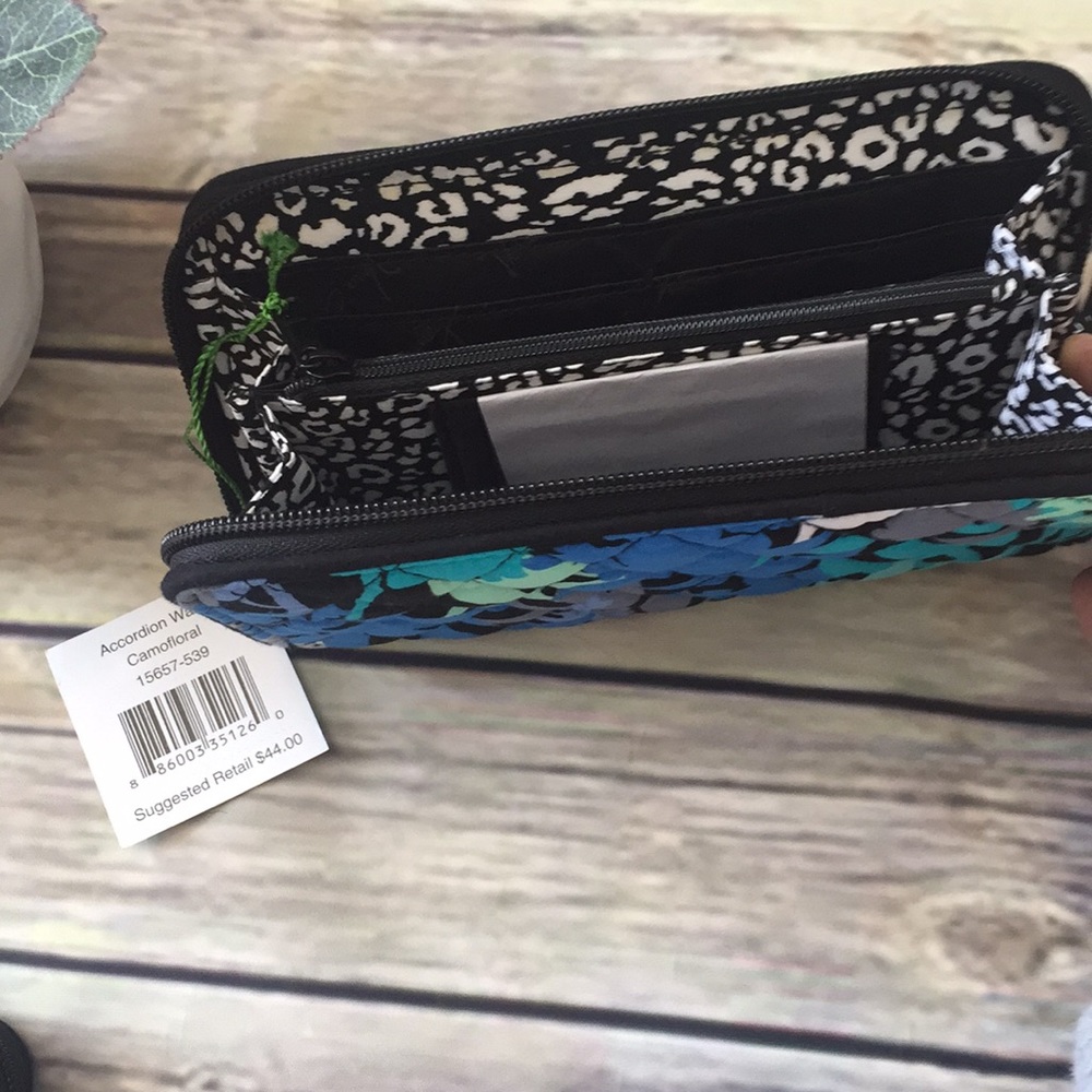 NWT Vera Bradley Accordion Wallet - Picture 4 of 5